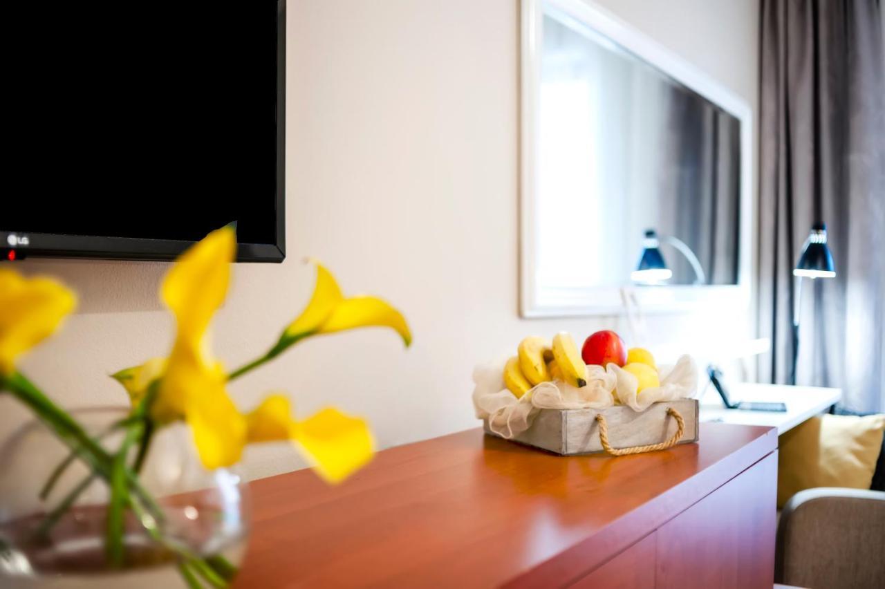 Villa Milli B&B Ровин Екстериор снимка