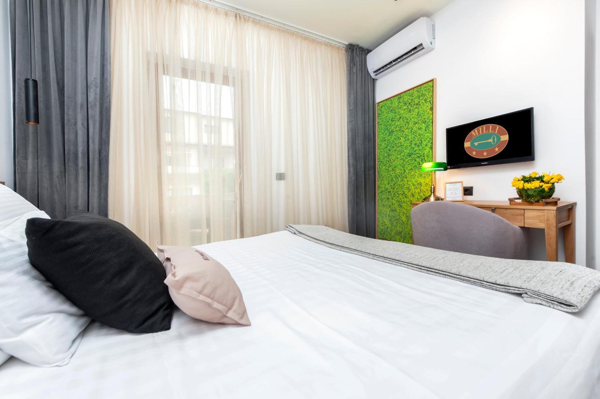 Villa Milli B&B Ровин Екстериор снимка