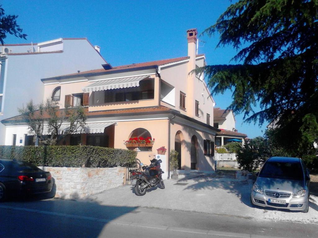 Villa Milli B&B Ровин Екстериор снимка