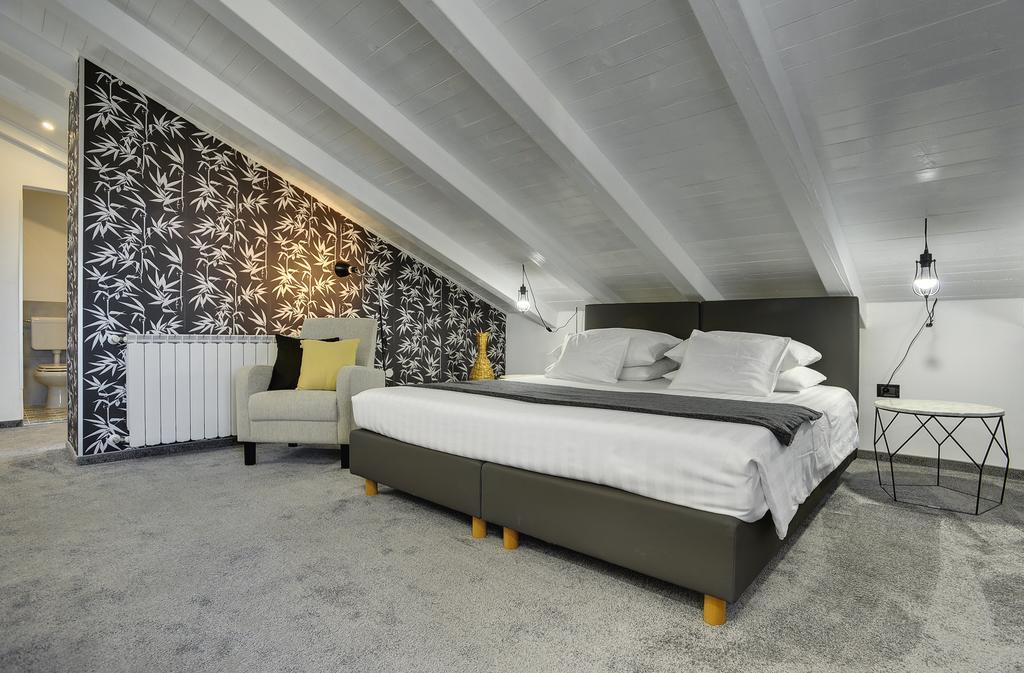 Villa Milli B&B Ровин Екстериор снимка