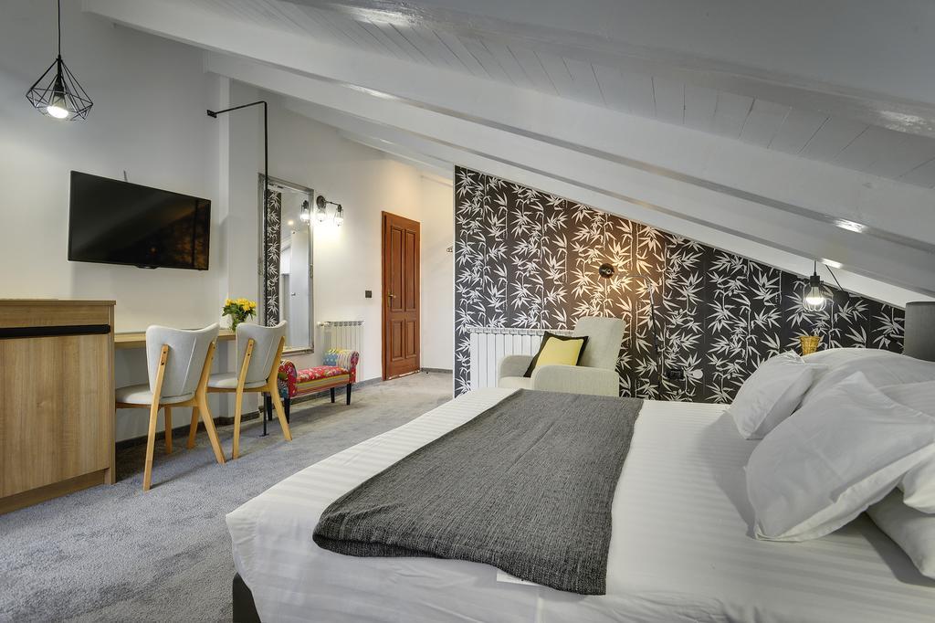 Villa Milli B&B Ровин Екстериор снимка